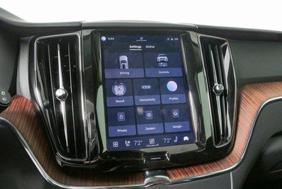 2024 Volvo XC60 B5 Plus Dark Theme