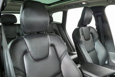 2024 Volvo XC60 B5 Plus Dark Theme