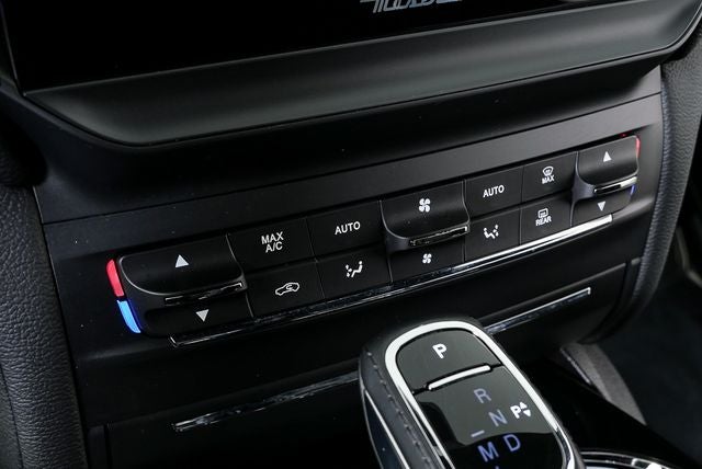 2022 Maserati Ghibli Modena Q4