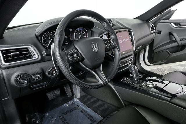 2022 Maserati Ghibli Modena Q4