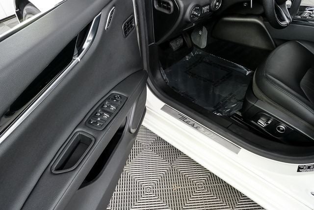 2022 Maserati Ghibli Modena Q4