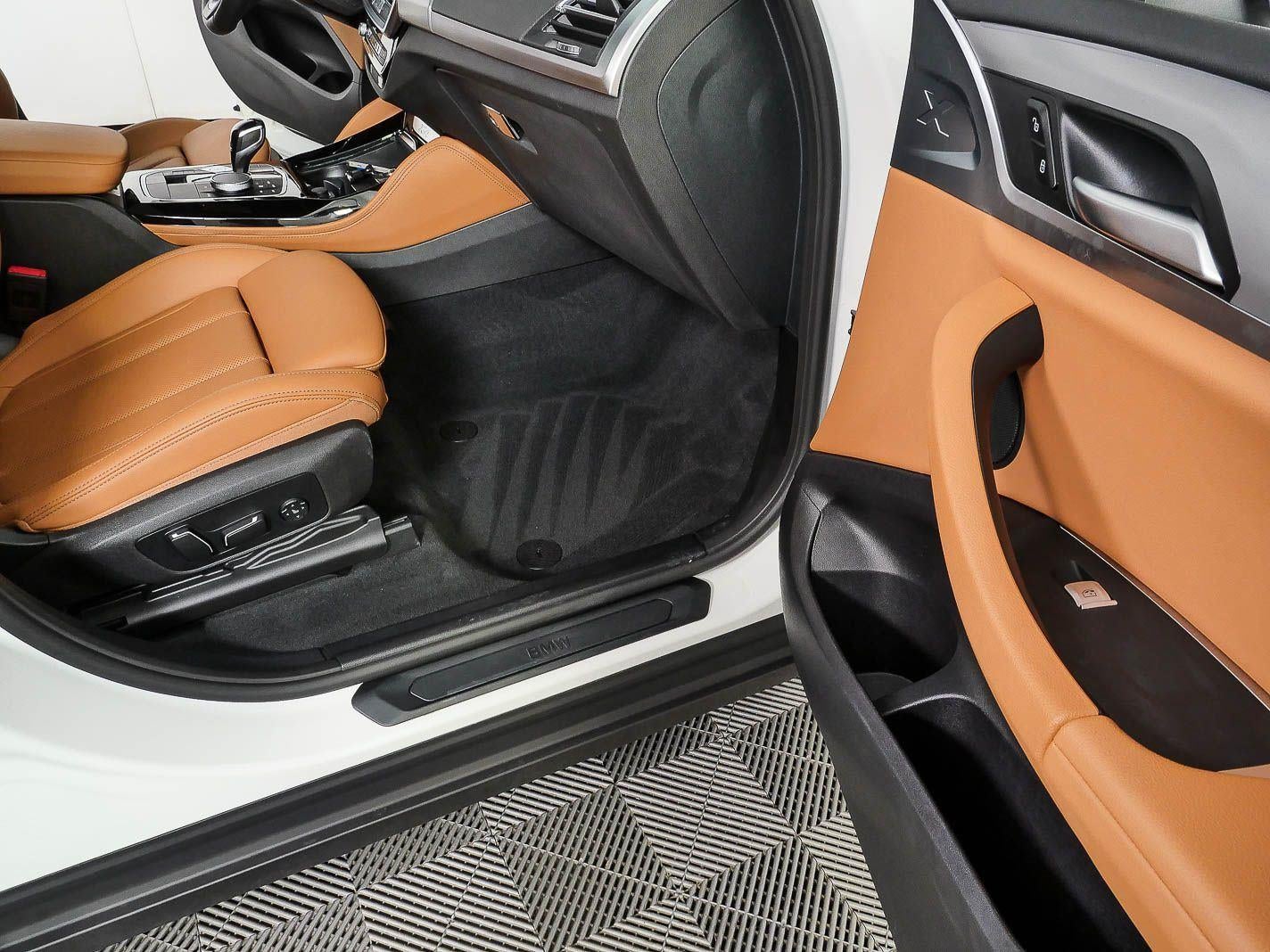 2025 BMW X4 xDrive30i