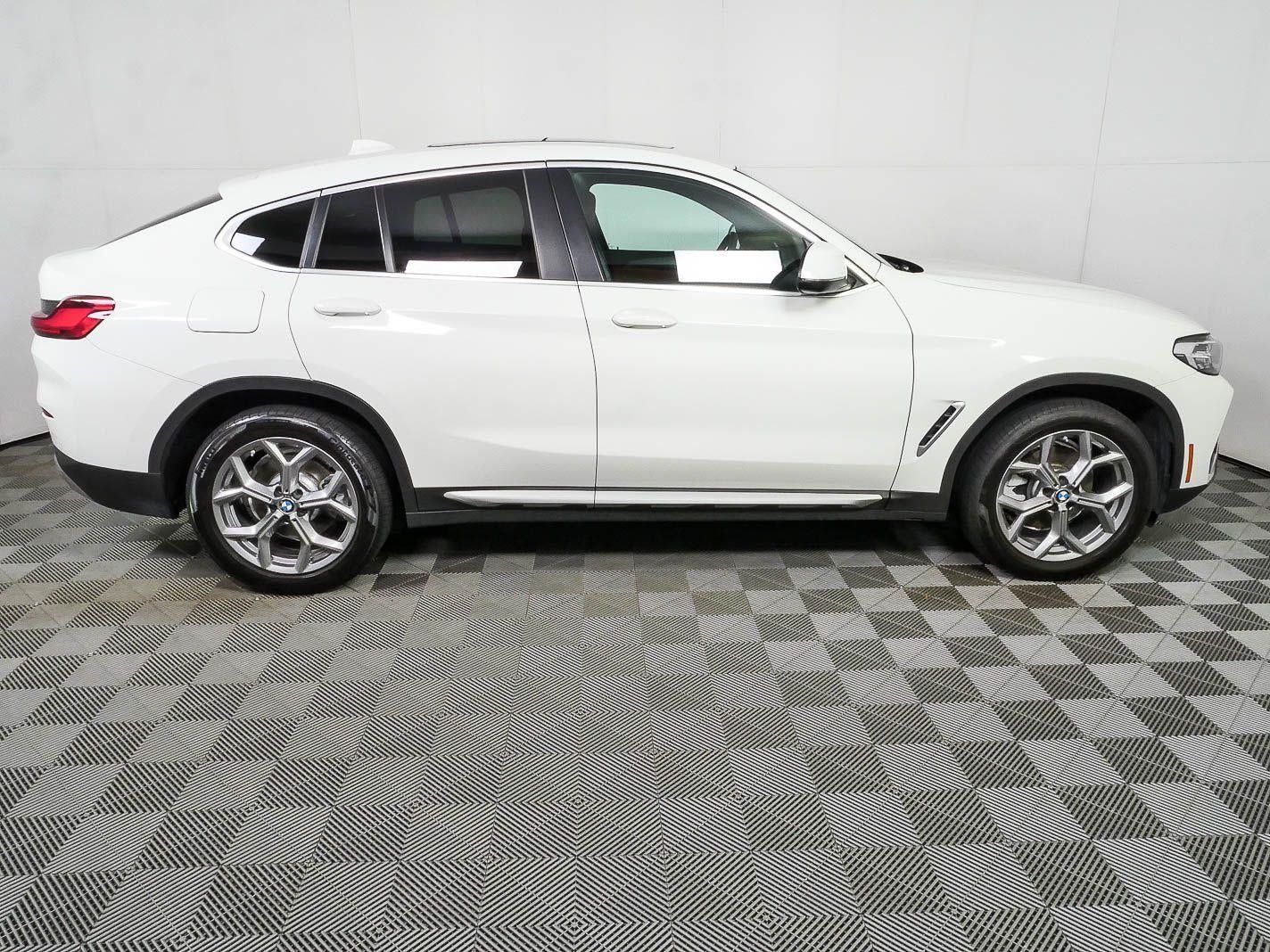 2025 BMW X4 xDrive30i