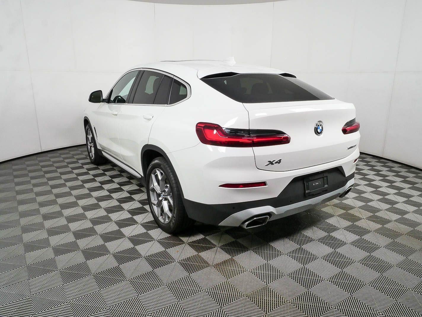 2025 BMW X4 xDrive30i