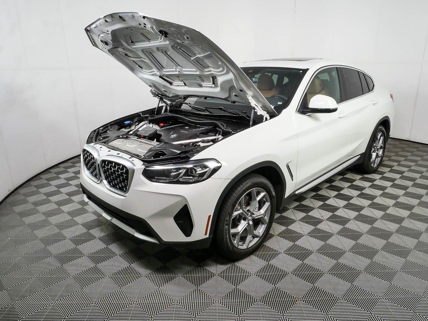 2025 BMW X4 xDrive30i