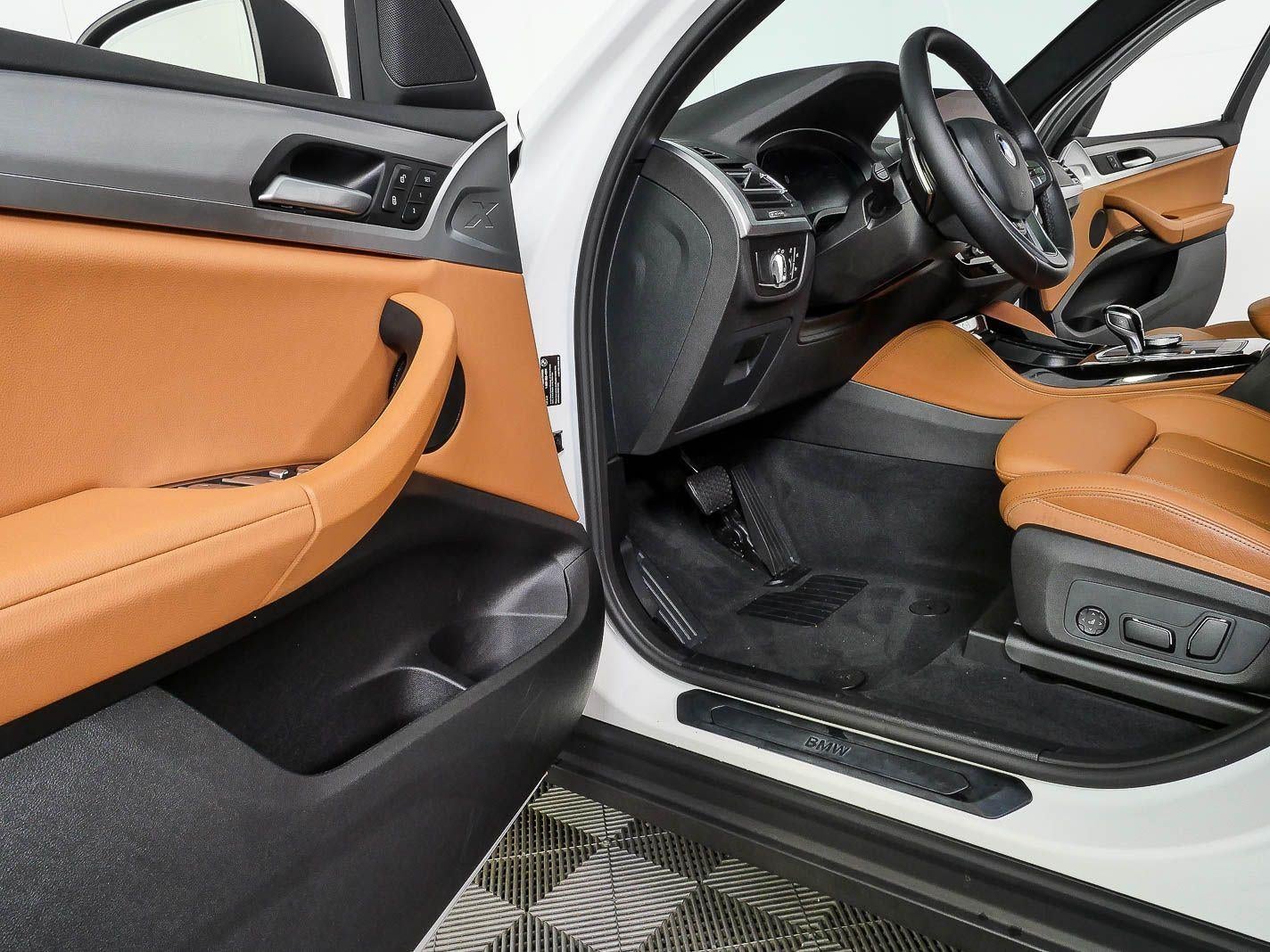 2025 BMW X4 xDrive30i