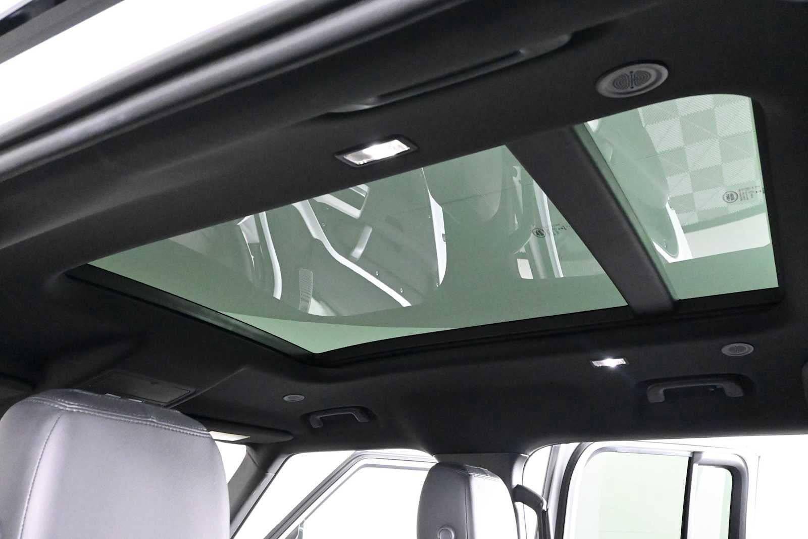 2022 Land Rover Defender X-Dynamic SE