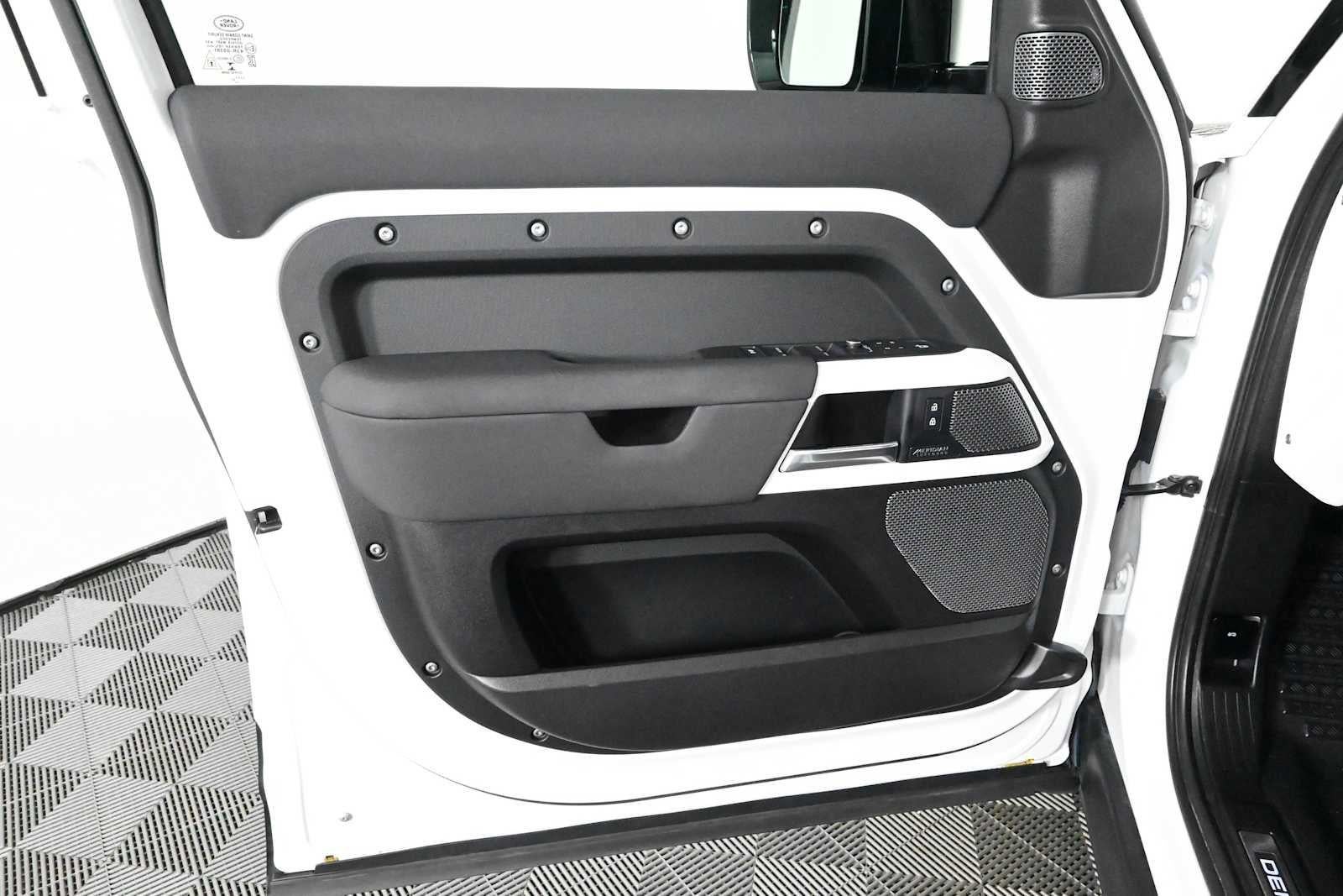 2022 Land Rover Defender X-Dynamic SE
