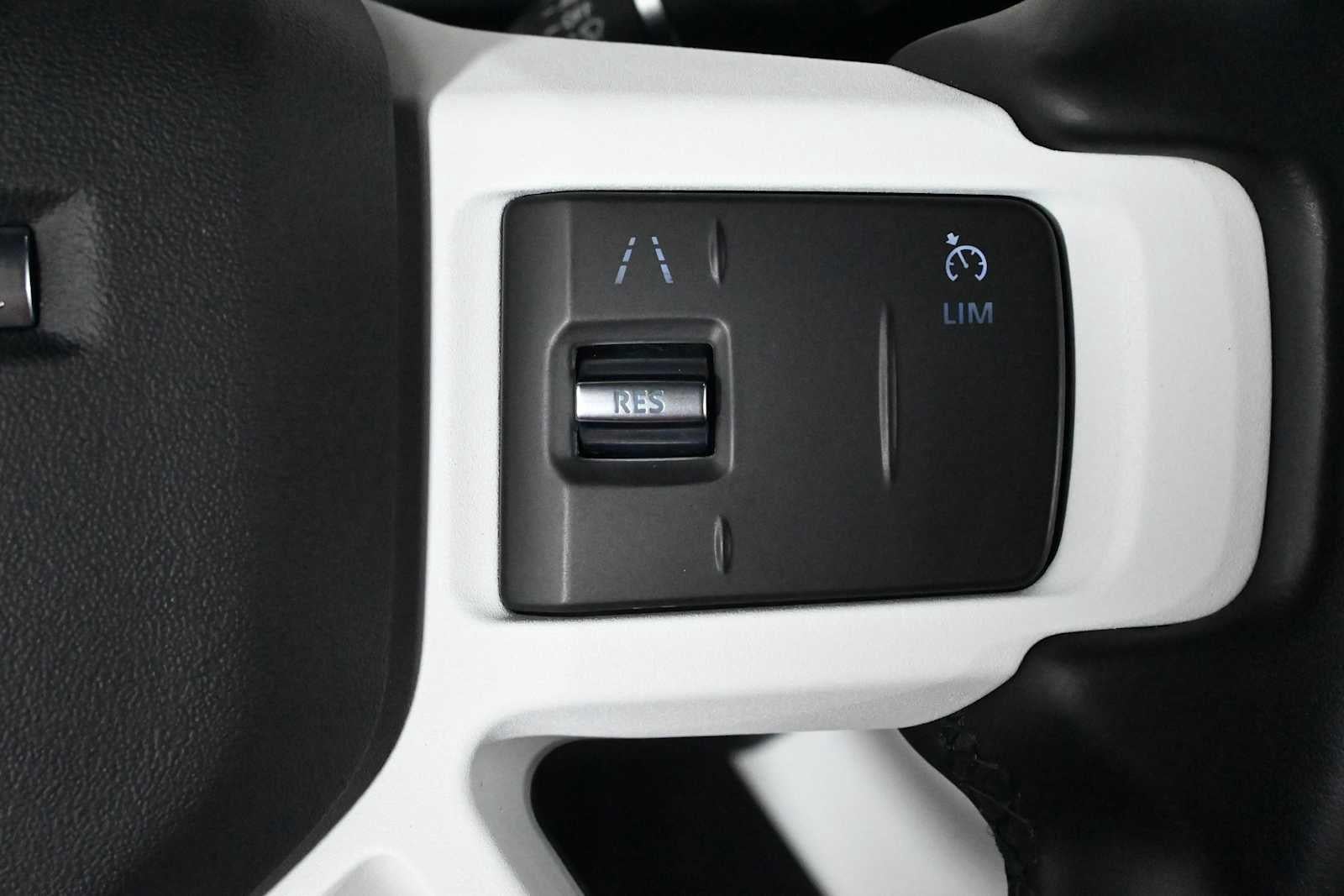 2022 Land Rover Defender X-Dynamic SE