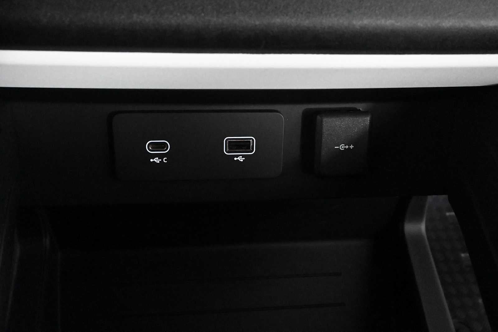 2022 Land Rover Defender X-Dynamic SE