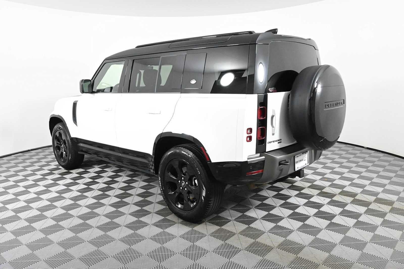 2022 Land Rover Defender X-Dynamic SE