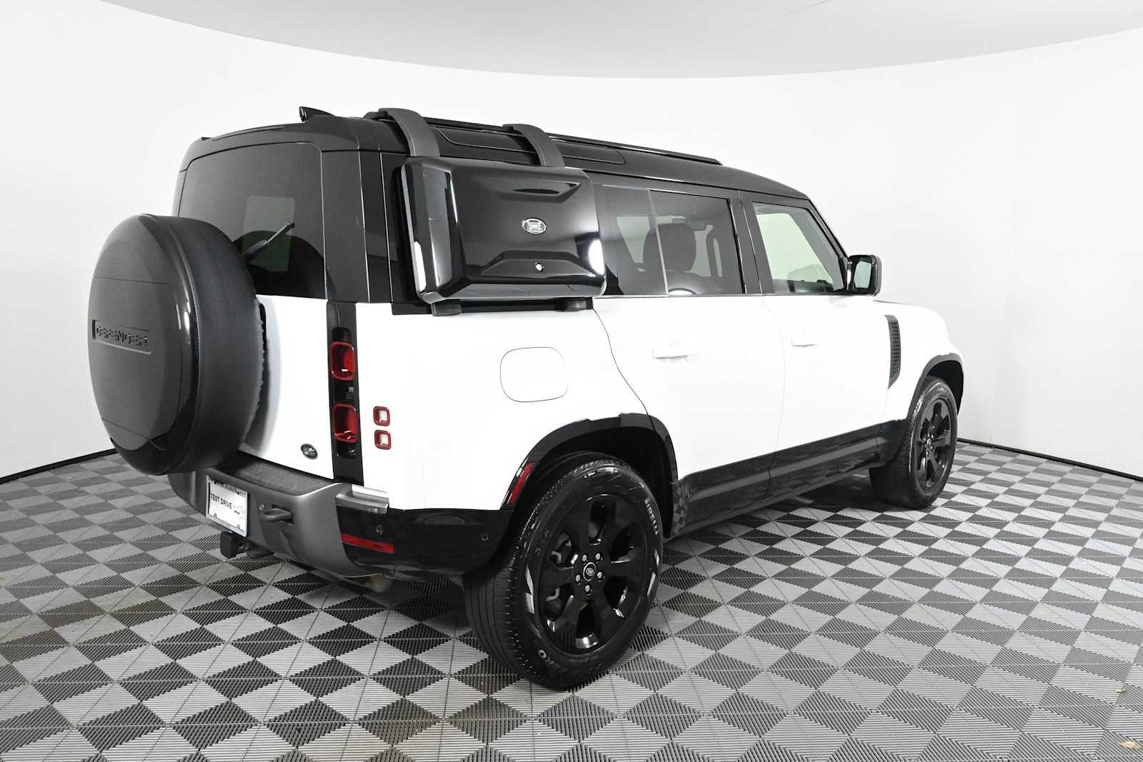 2022 Land Rover Defender X-Dynamic SE