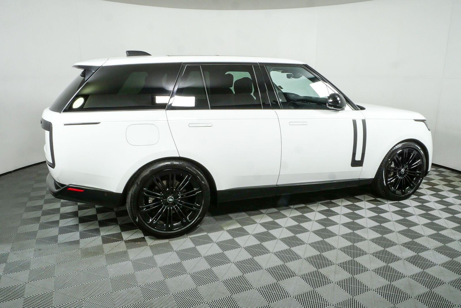 2024 Land Rover Range Rover SE