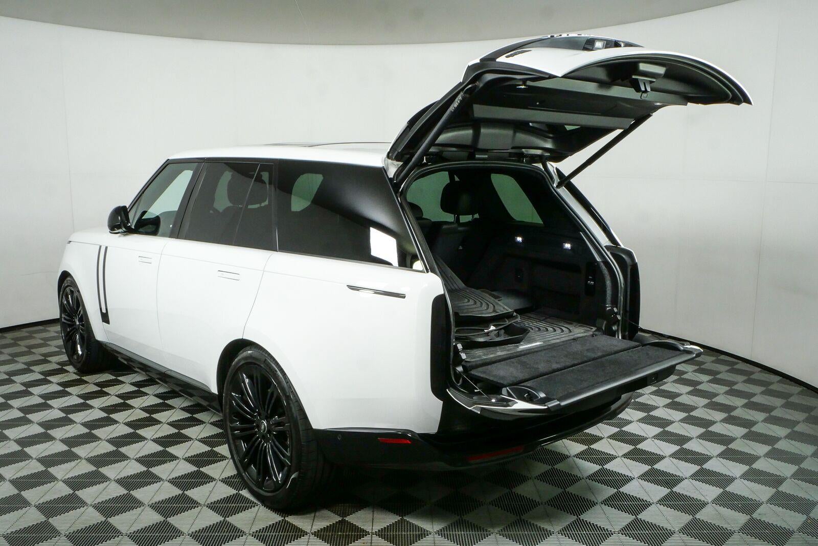 2024 Land Rover Range Rover SE