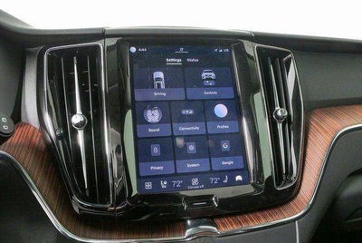 2024 Volvo XC60 Plus Dark Theme