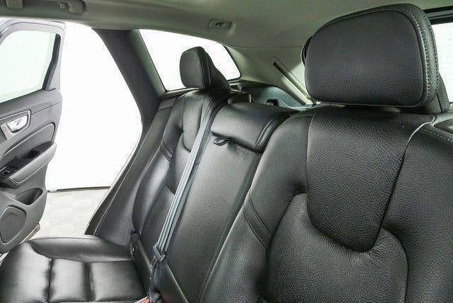 2024 Volvo XC60 Plus Dark Theme