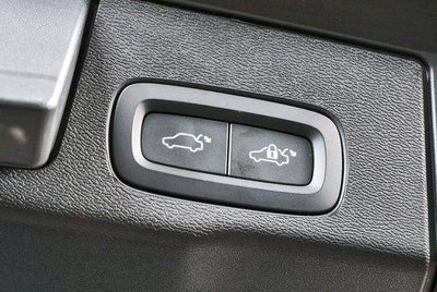 2024 Volvo XC60 Plus Dark Theme