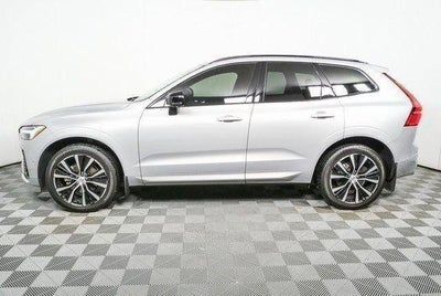 2024 Volvo XC60 Plus Dark Theme