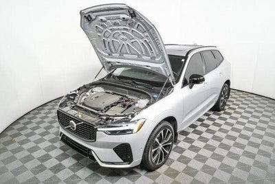2024 Volvo XC60 Plus Dark Theme