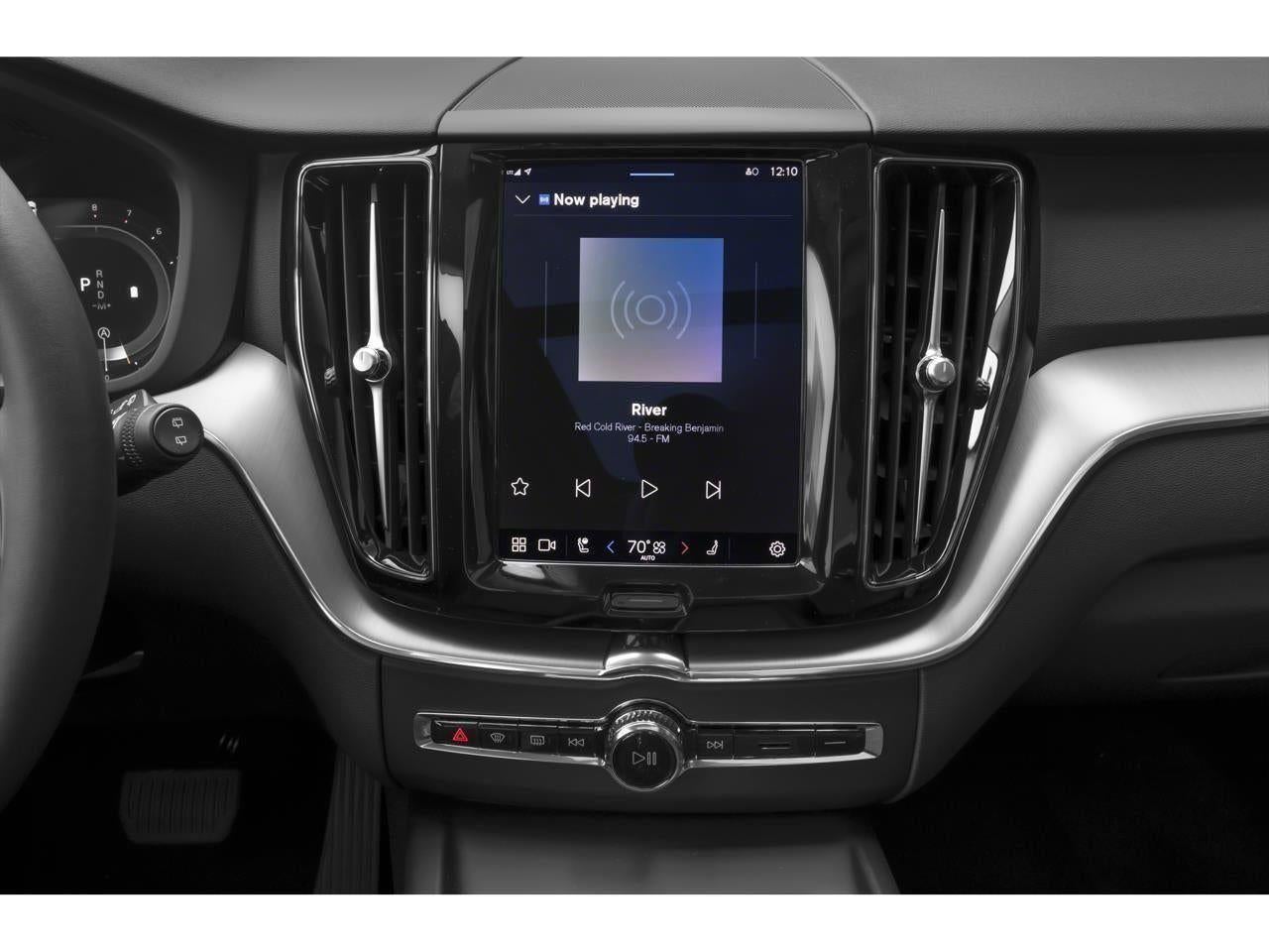 2024 Volvo XC60 Plus Dark Theme