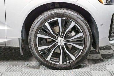 2024 Volvo XC60 Plus Dark Theme