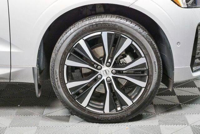 2024 Volvo XC60 Plus Dark Theme