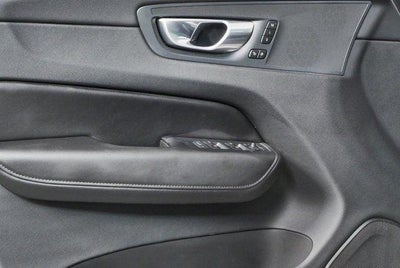 2024 Volvo XC60 Plus Dark Theme