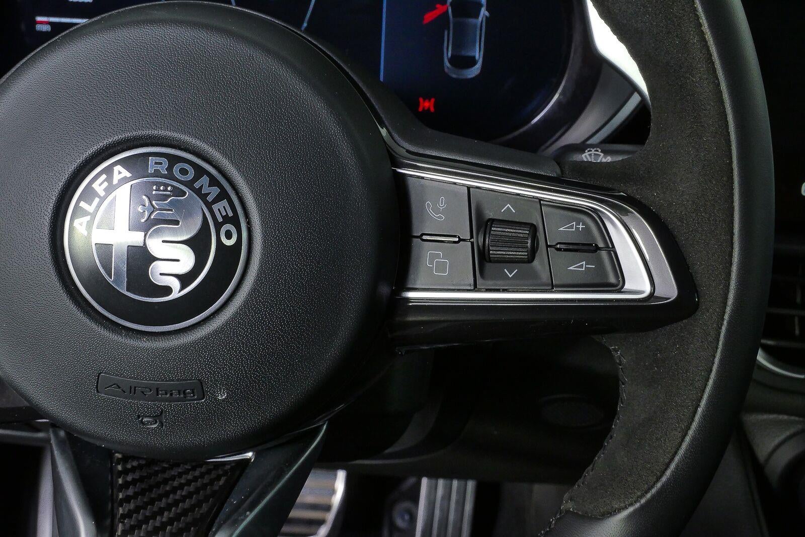 2024 Alfa Romeo Giulia Quadrifoglio Carbon