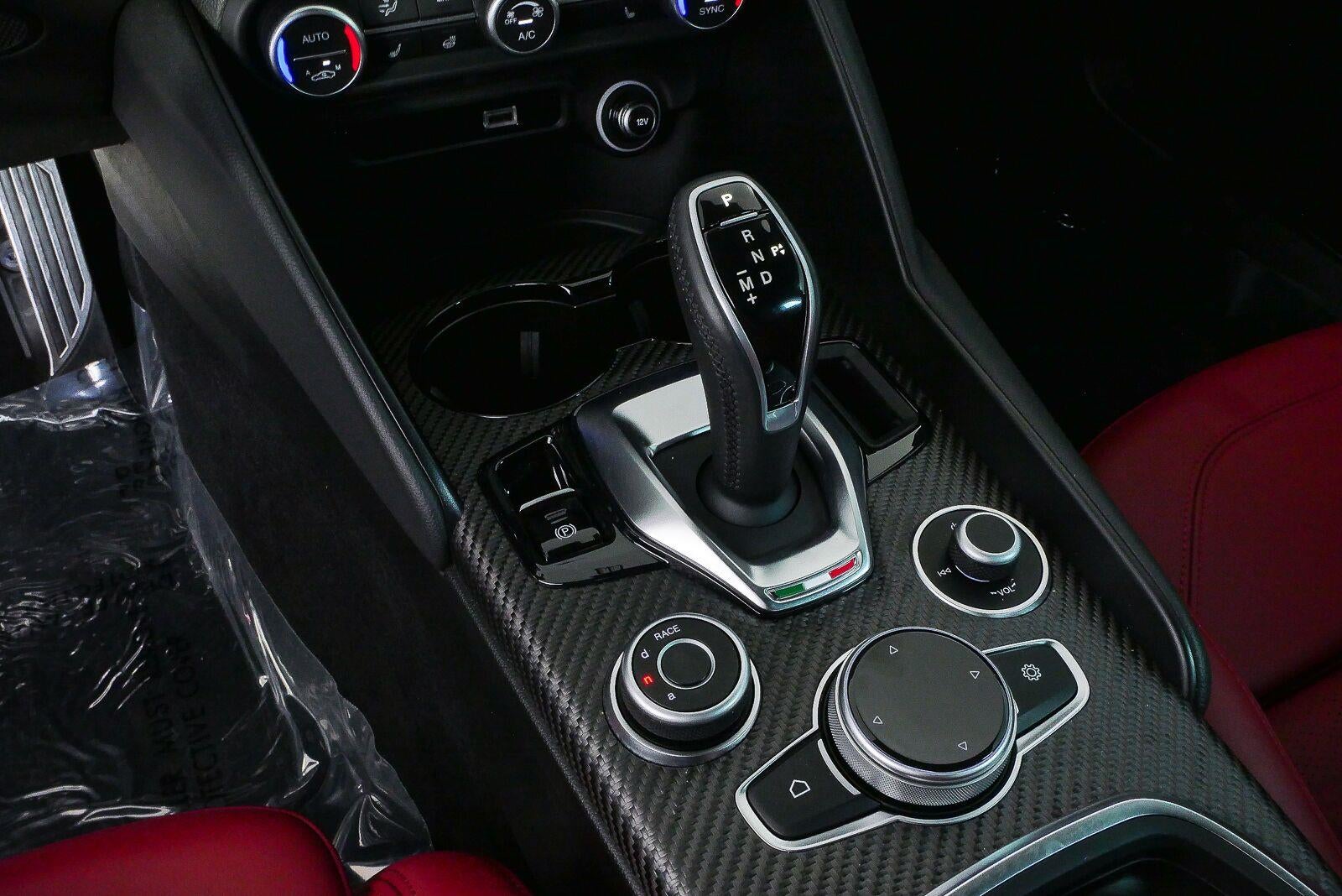 2024 Alfa Romeo Giulia Quadrifoglio Carbon