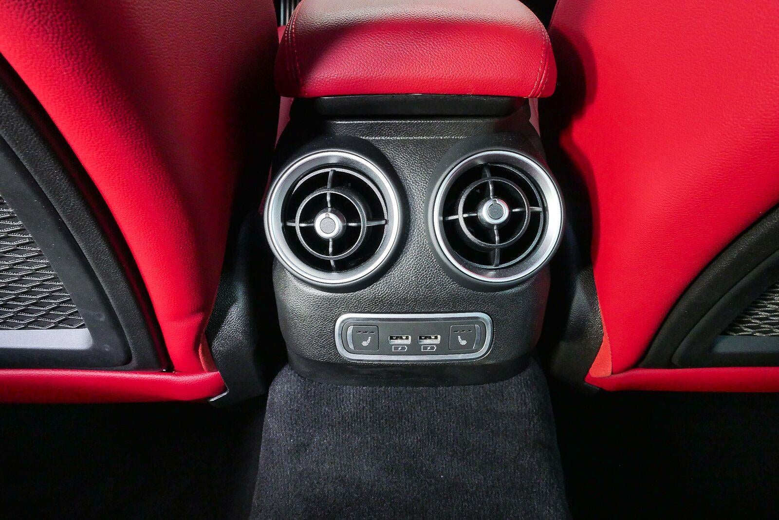 2024 Alfa Romeo Giulia Quadrifoglio Carbon