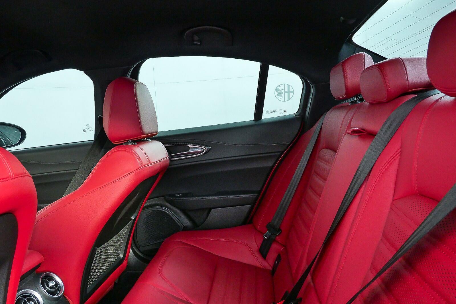 2024 Alfa Romeo Giulia Quadrifoglio Carbon