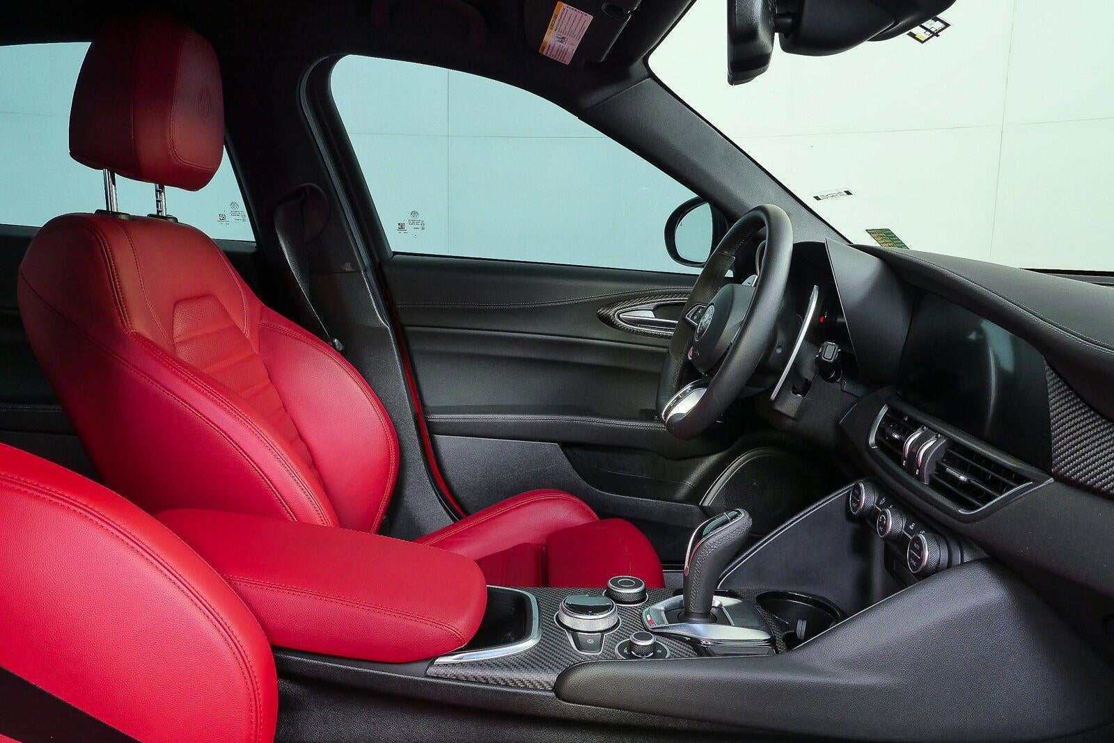 2024 Alfa Romeo Giulia Quadrifoglio Carbon
