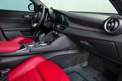 2024 Alfa Romeo Giulia Quadrifoglio Carbon