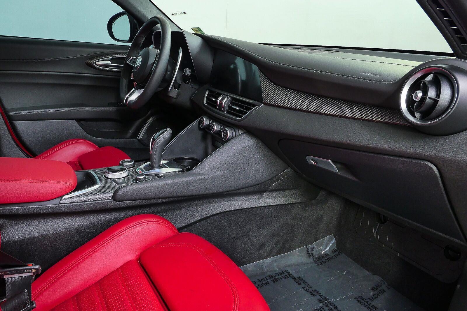 2024 Alfa Romeo Giulia Quadrifoglio Carbon