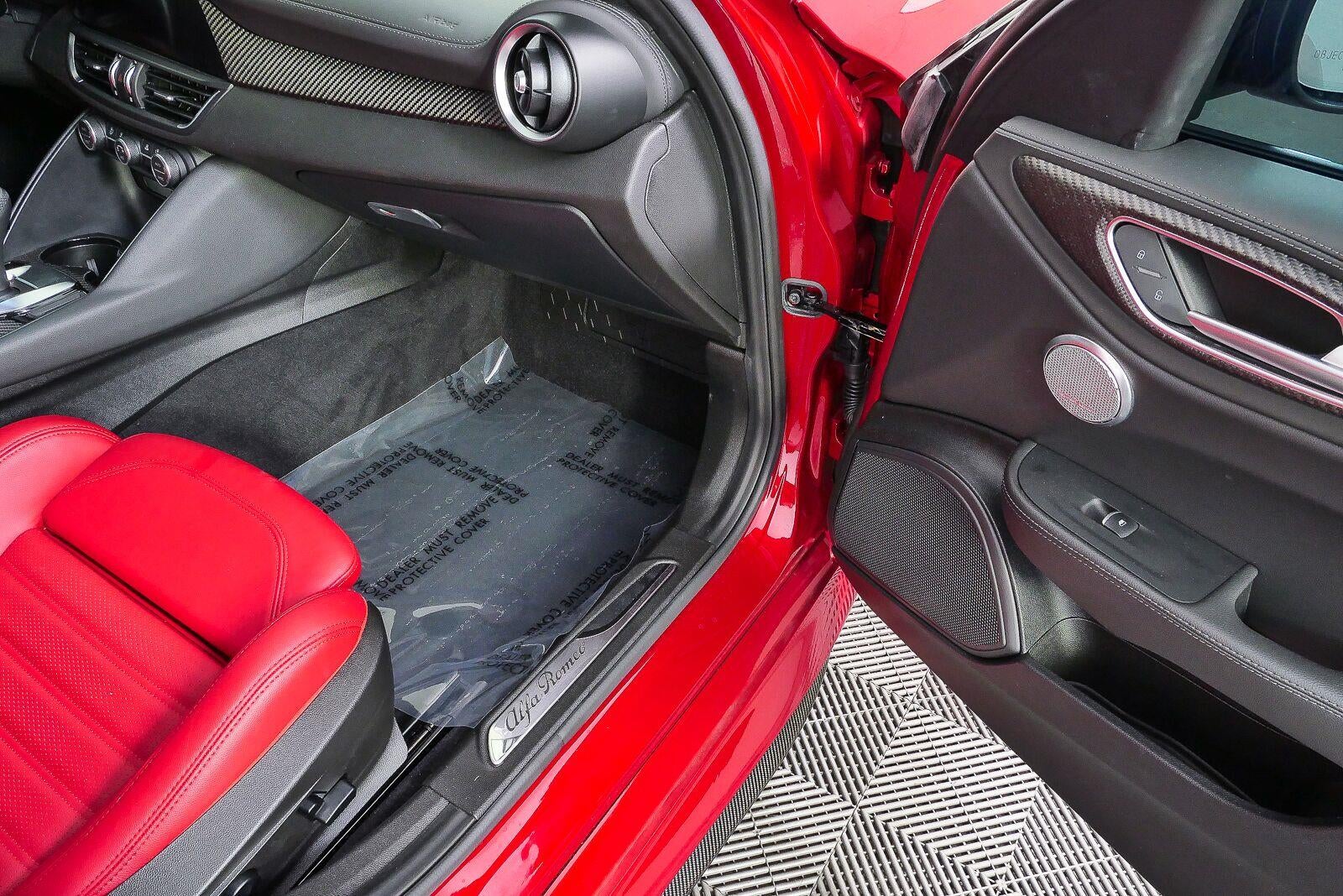 2024 Alfa Romeo Giulia Quadrifoglio Carbon