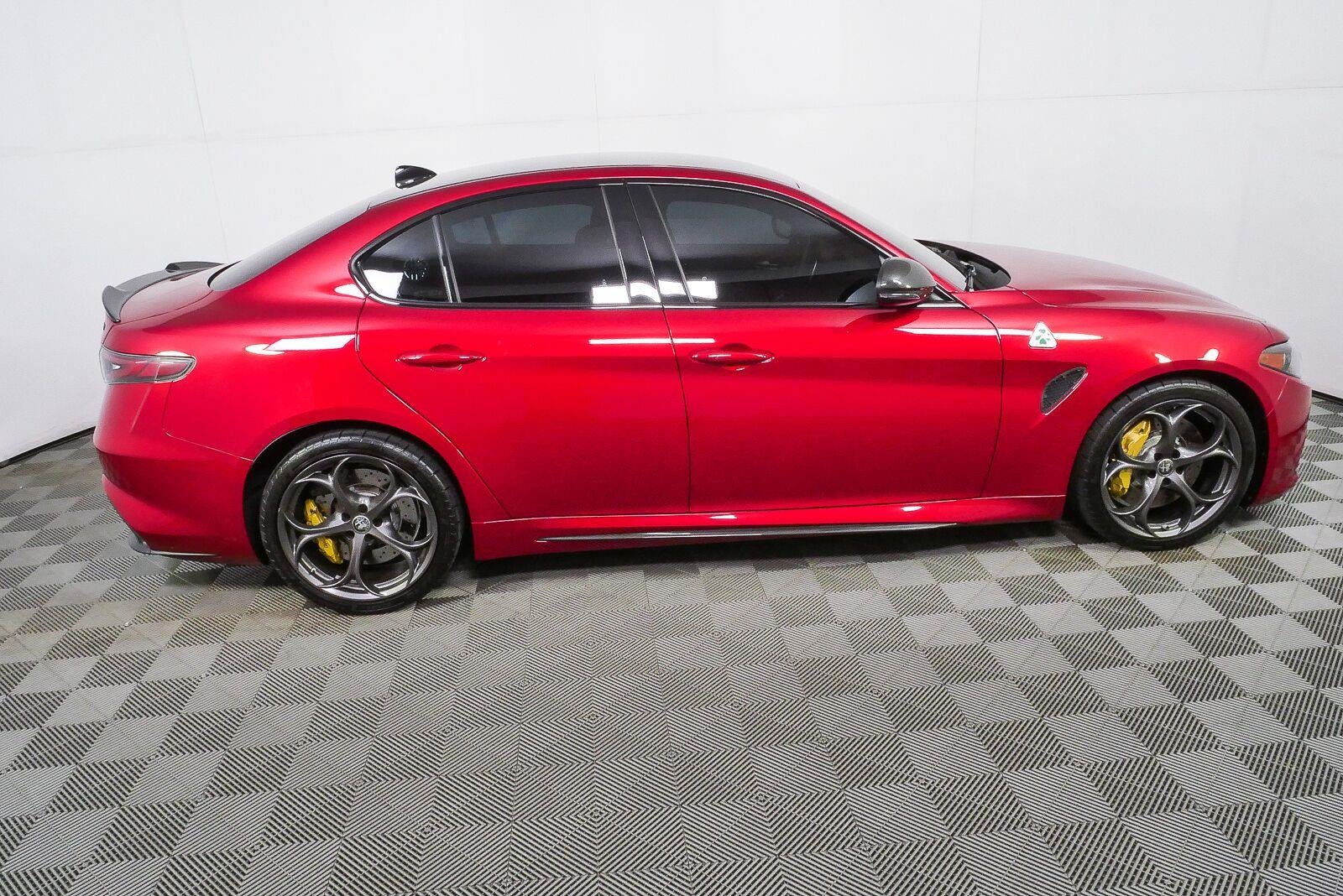 2024 Alfa Romeo Giulia Quadrifoglio Carbon