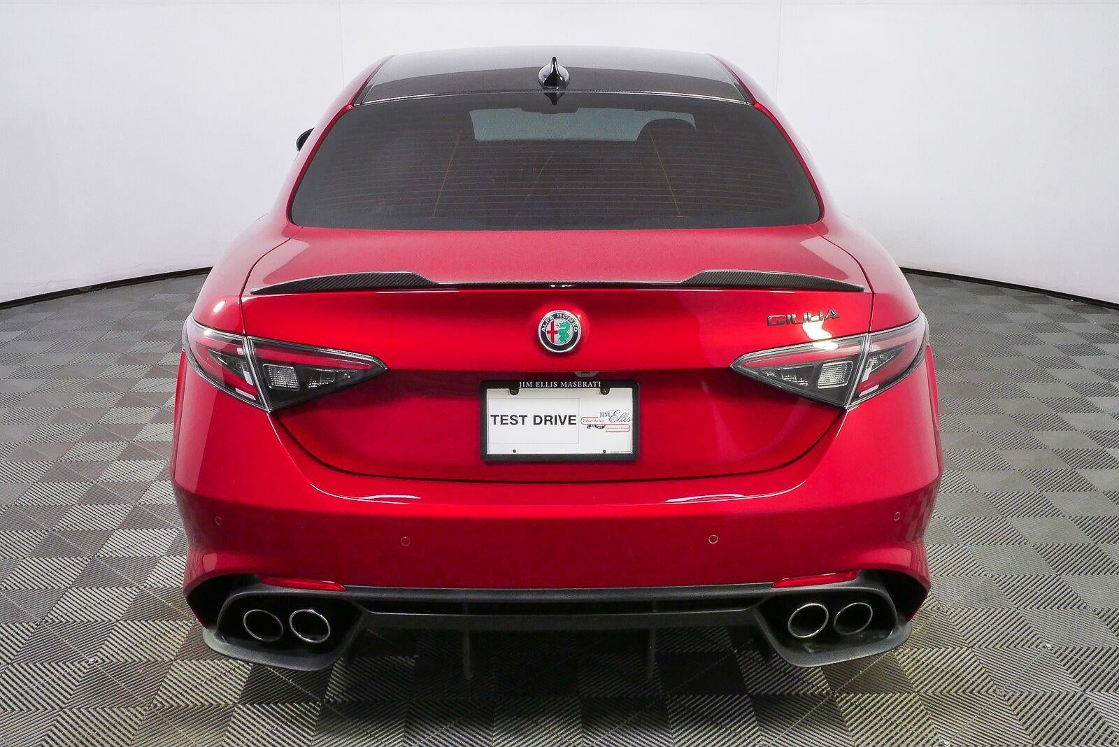 2024 Alfa Romeo Giulia Quadrifoglio Carbon