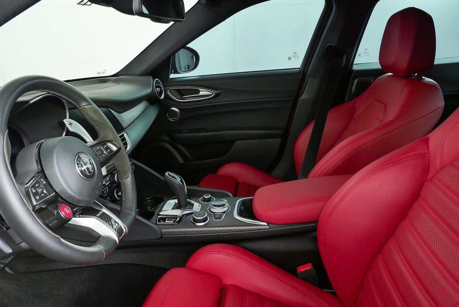 2024 Alfa Romeo Giulia Quadrifoglio Carbon