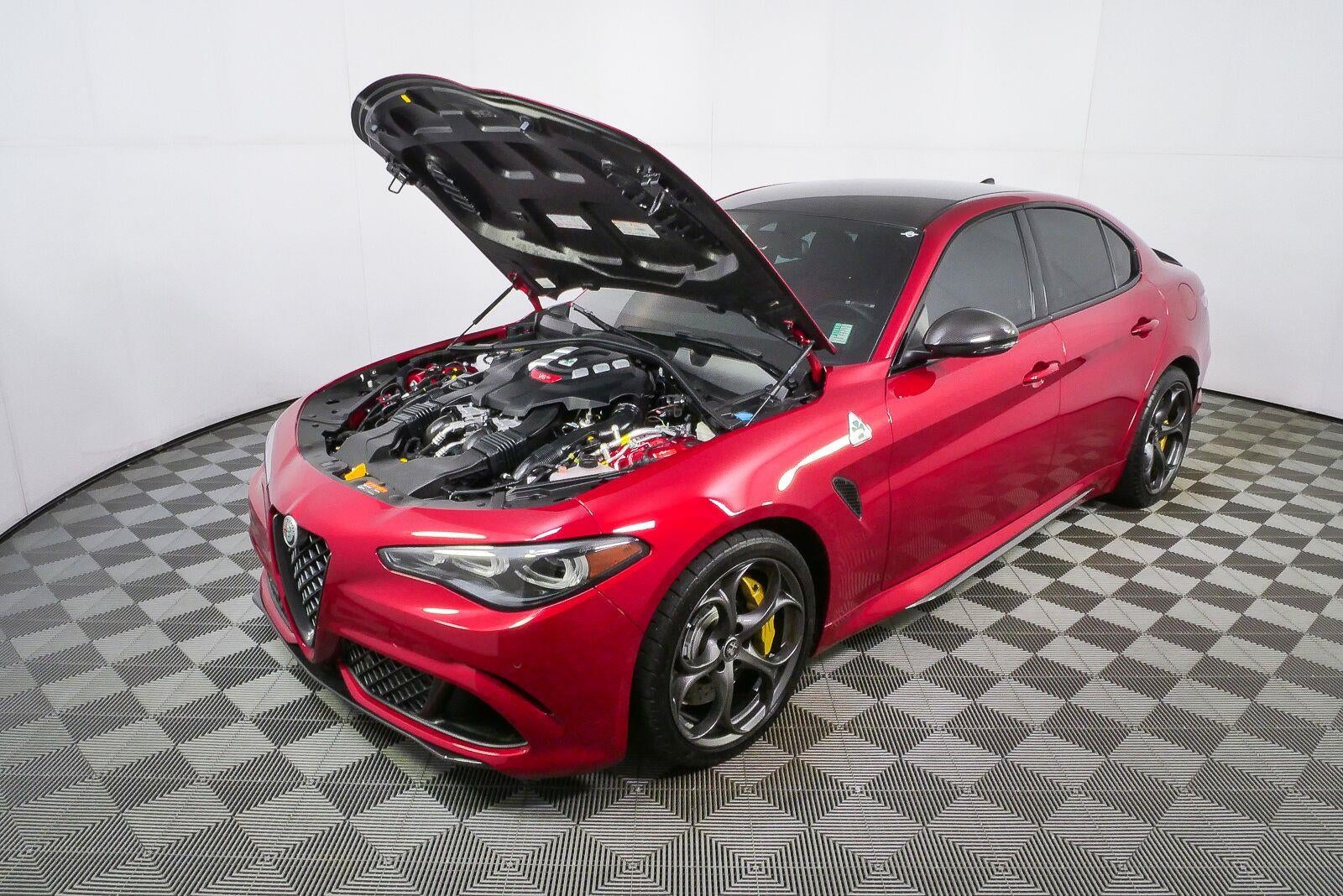 2024 Alfa Romeo Giulia Quadrifoglio Carbon