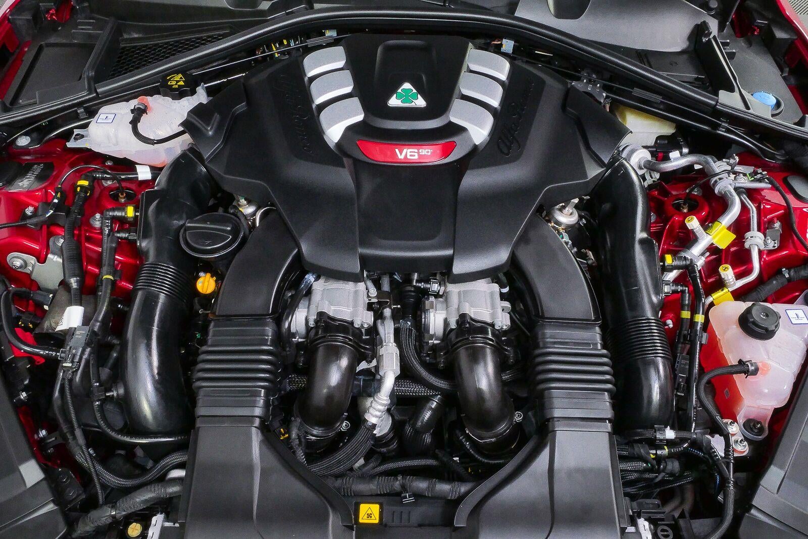 2024 Alfa Romeo Giulia Quadrifoglio Carbon