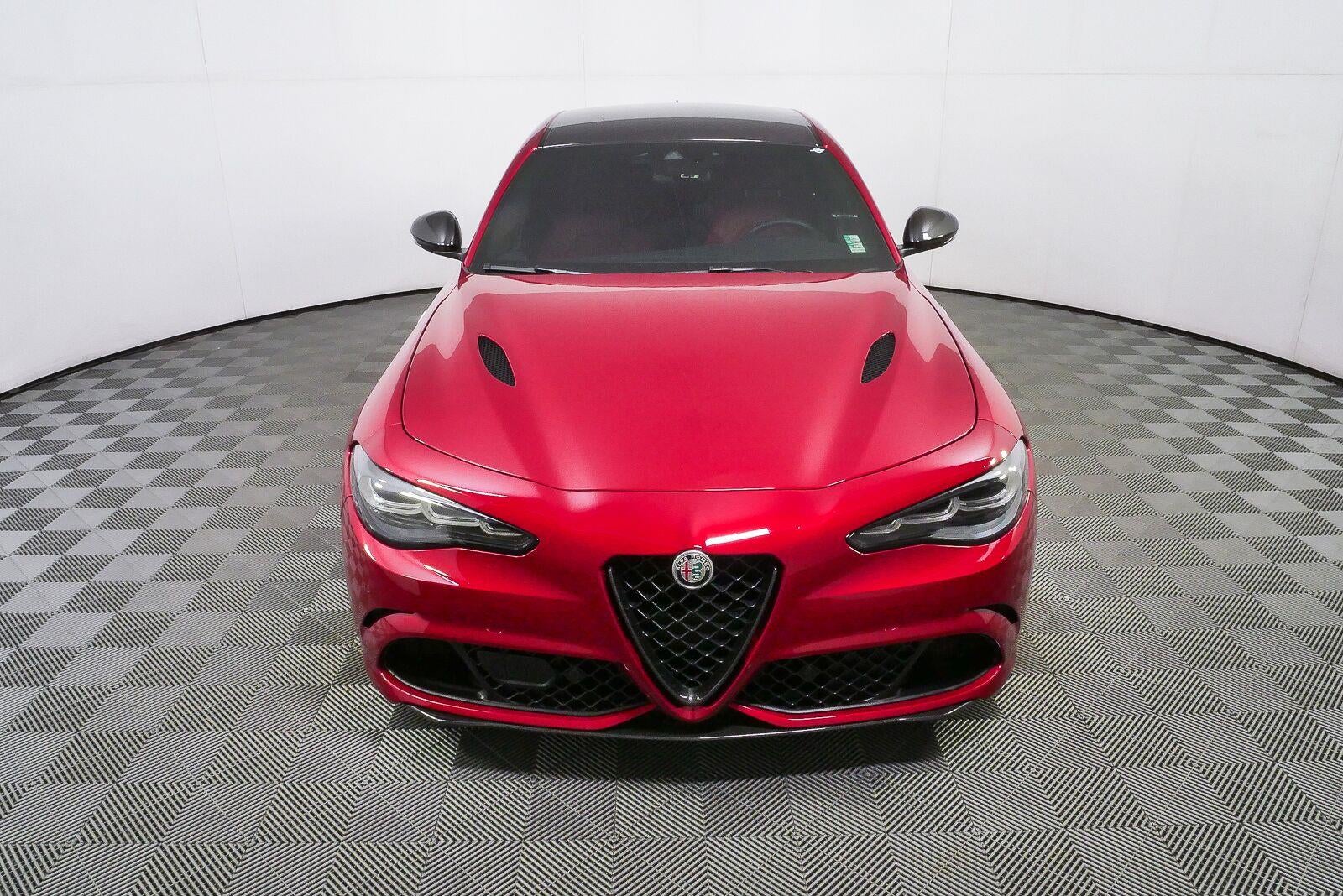 2024 Alfa Romeo Giulia Quadrifoglio Carbon