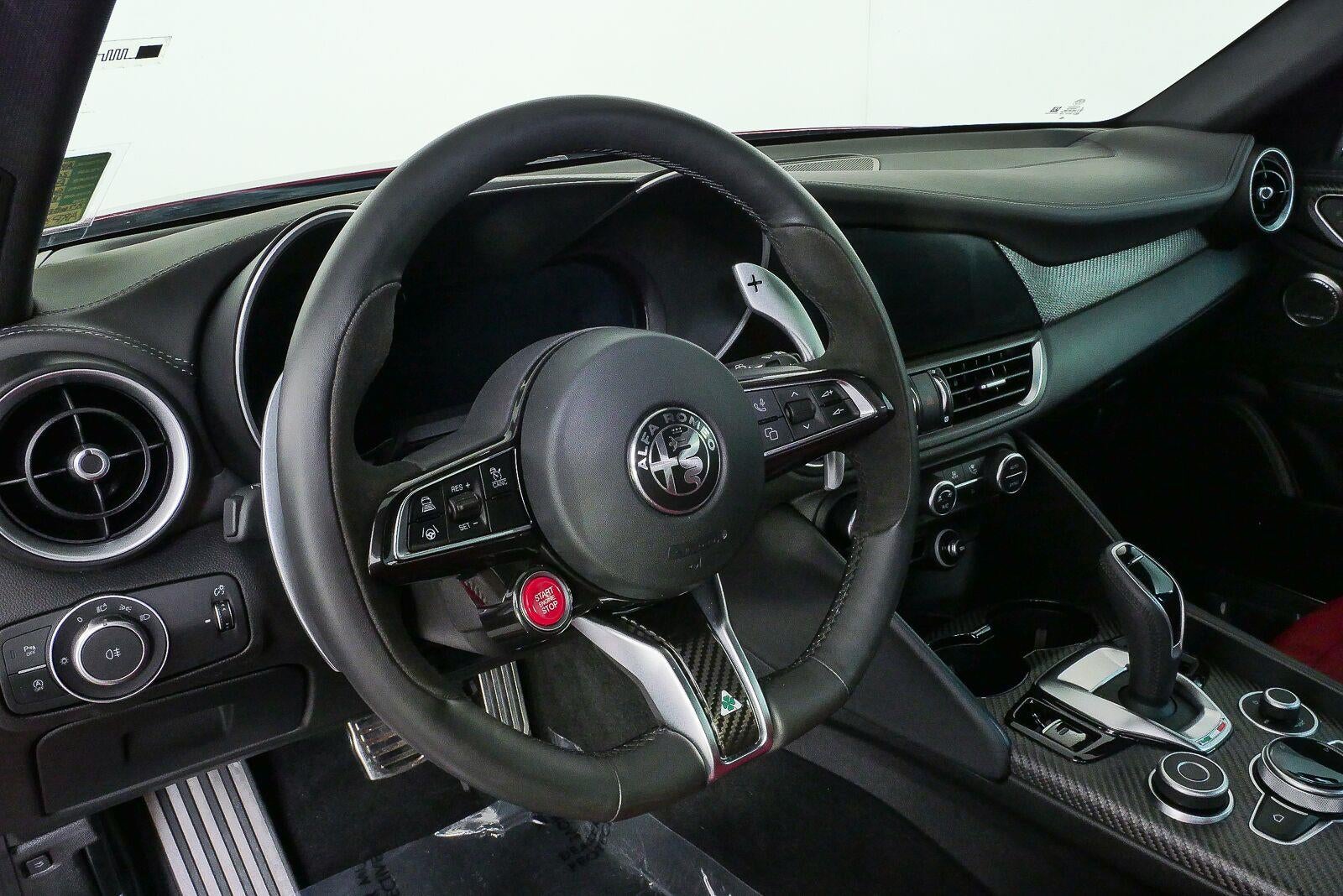 2024 Alfa Romeo Giulia Quadrifoglio Carbon
