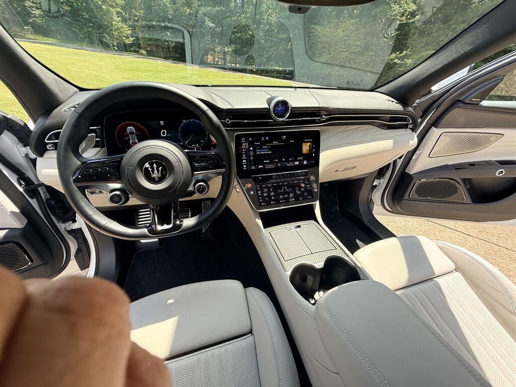 2023 Maserati GRECALE Modena